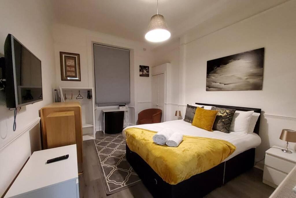 Leith Spectacular Apartment By Sensational Stay Short Lets & Serviced Accommodation With 6 Separate Beds & 2 Baths Edinburgh Eksteriør billede