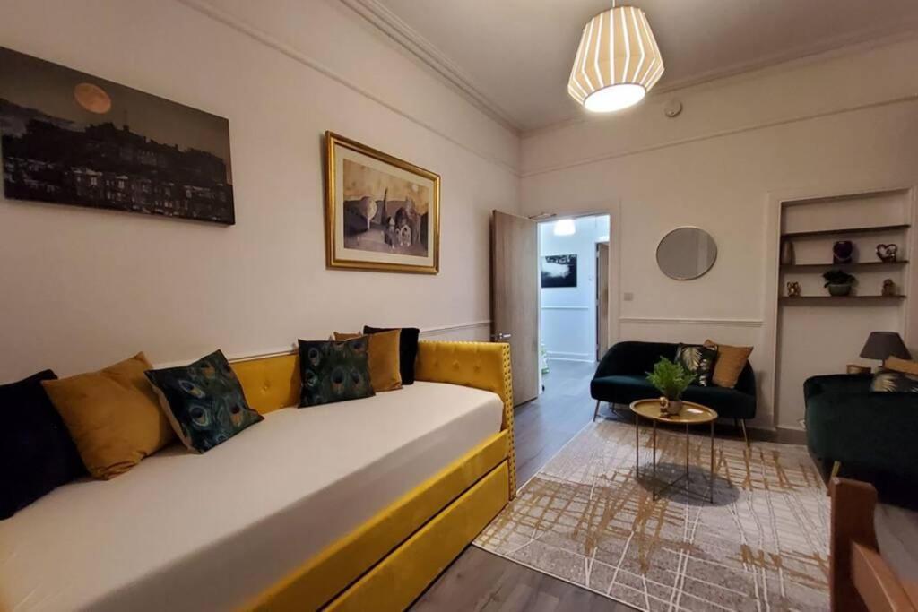 Leith Spectacular Apartment By Sensational Stay Short Lets & Serviced Accommodation With 6 Separate Beds & 2 Baths Edinburgh Eksteriør billede