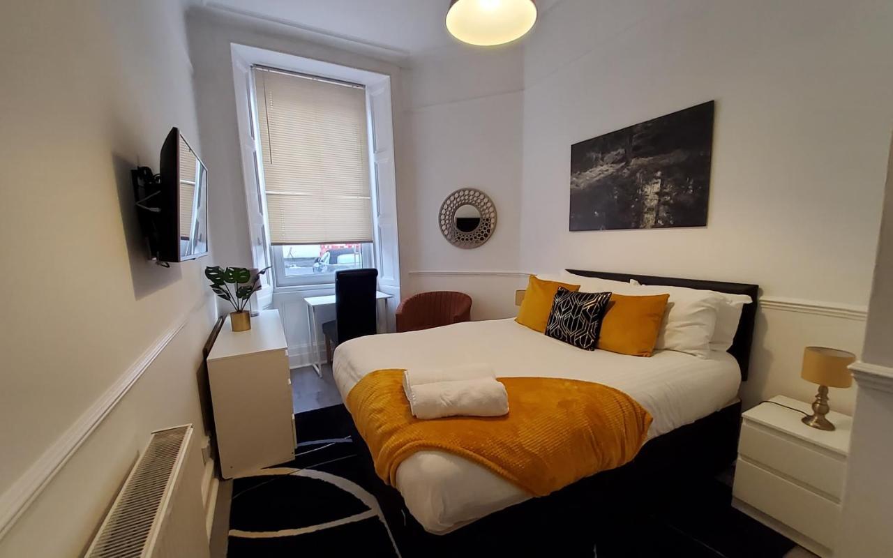 Leith Spectacular Apartment By Sensational Stay Short Lets & Serviced Accommodation With 6 Separate Beds & 2 Baths Edinburgh Eksteriør billede
