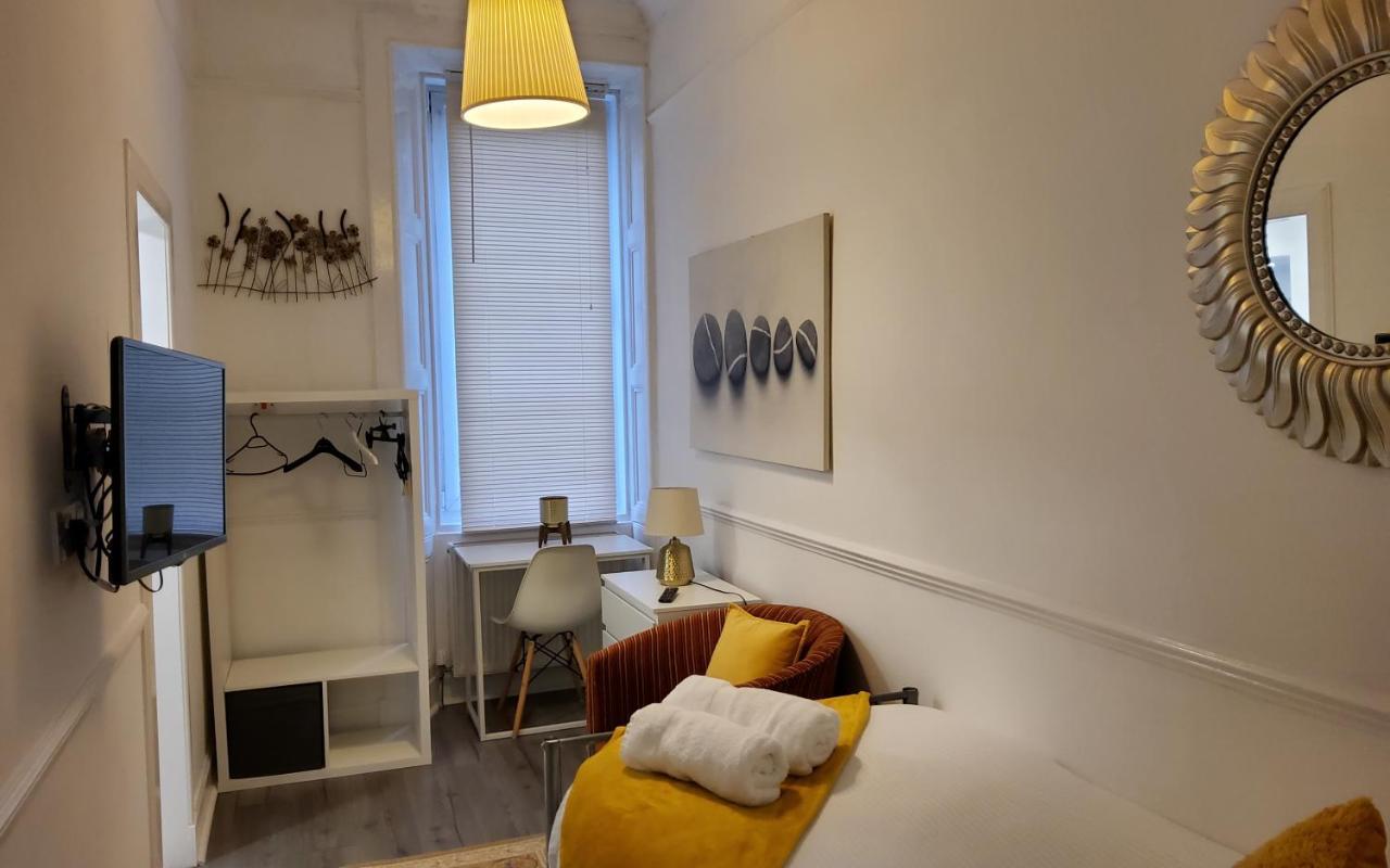Leith Spectacular Apartment By Sensational Stay Short Lets & Serviced Accommodation With 6 Separate Beds & 2 Baths Edinburgh Eksteriør billede